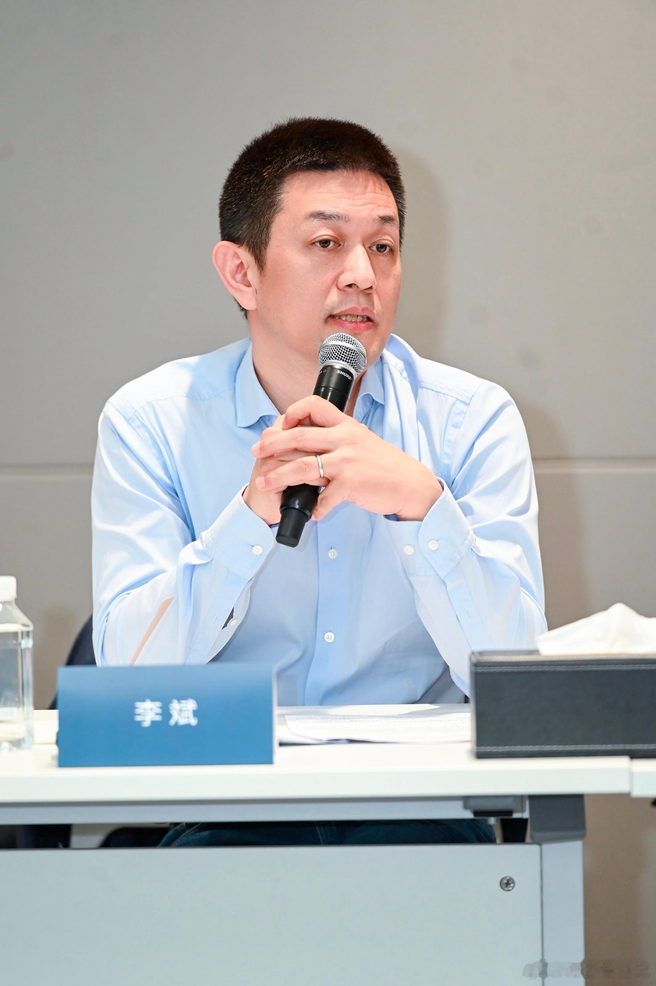 今天上午斌哥做了一次深度的交流，以下是一些内容细节。李斌：其实汽车行业负债率从全
