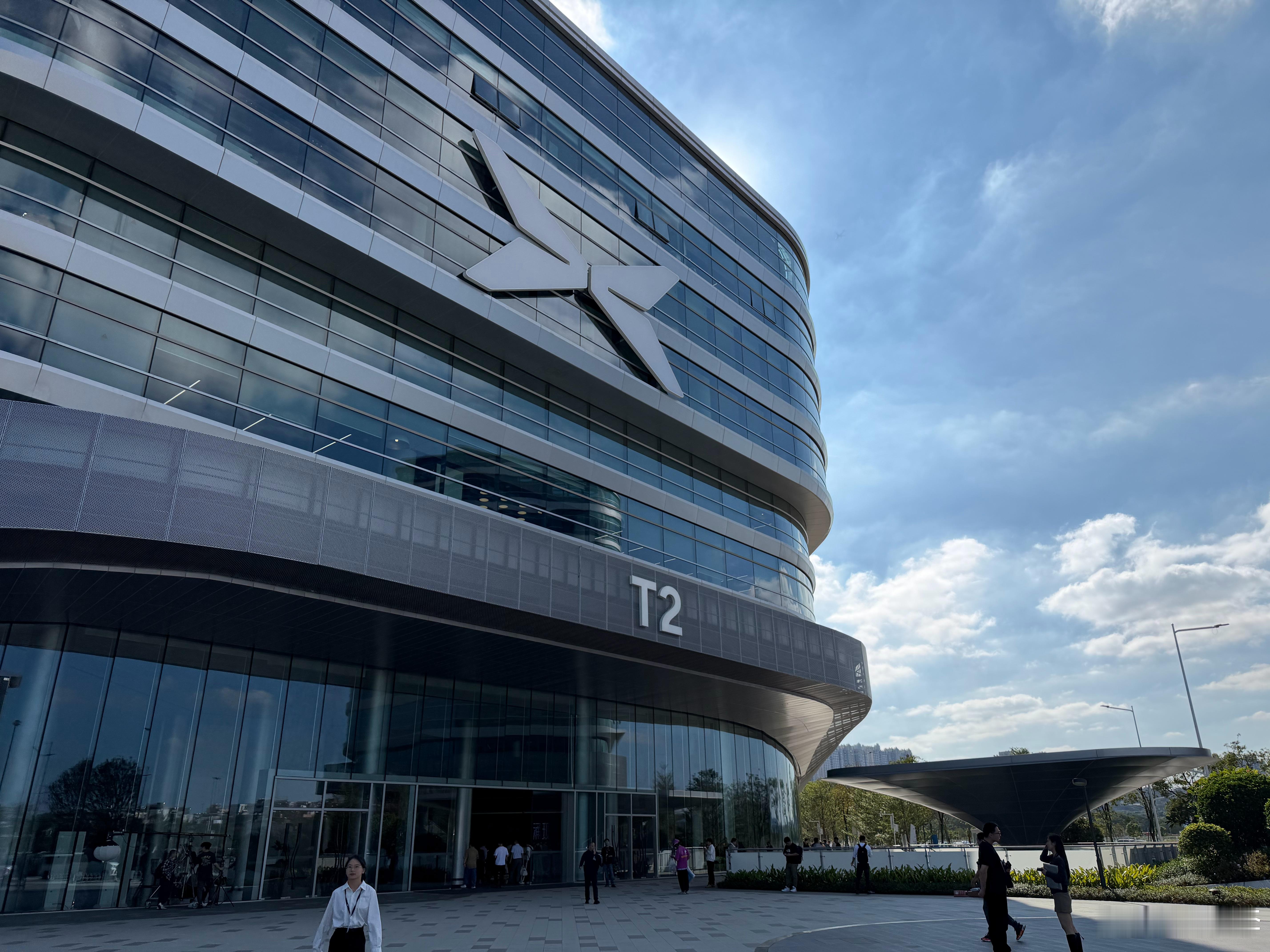 时隔好几年，终于又看上小鹏科技日了，上次看还是叫 1024 呢！小鹏科技日何小鹏