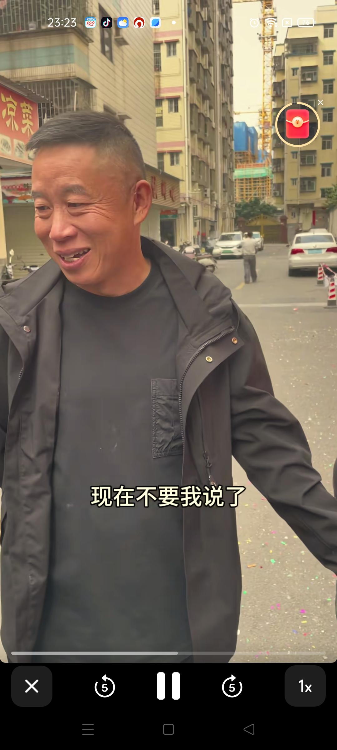 叶锐聪的妈妈今天来到孙海洋的店里参加他的开业典礼，一同前来的还有郑楚泽的爸爸 ，