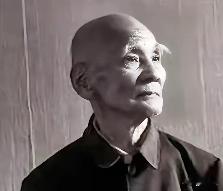 1946年，6000解放军被三万敌人包围，为了不泄露机密，旅长吴诚忠下令烧毁全部
