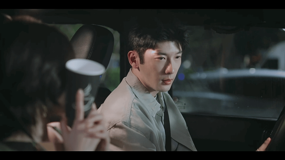 谁懂刘芮麟亲之前三个大喘气救命！《狙击蝴蝶》这段酒后直球吻直接封神！沈屹阳送喝醉