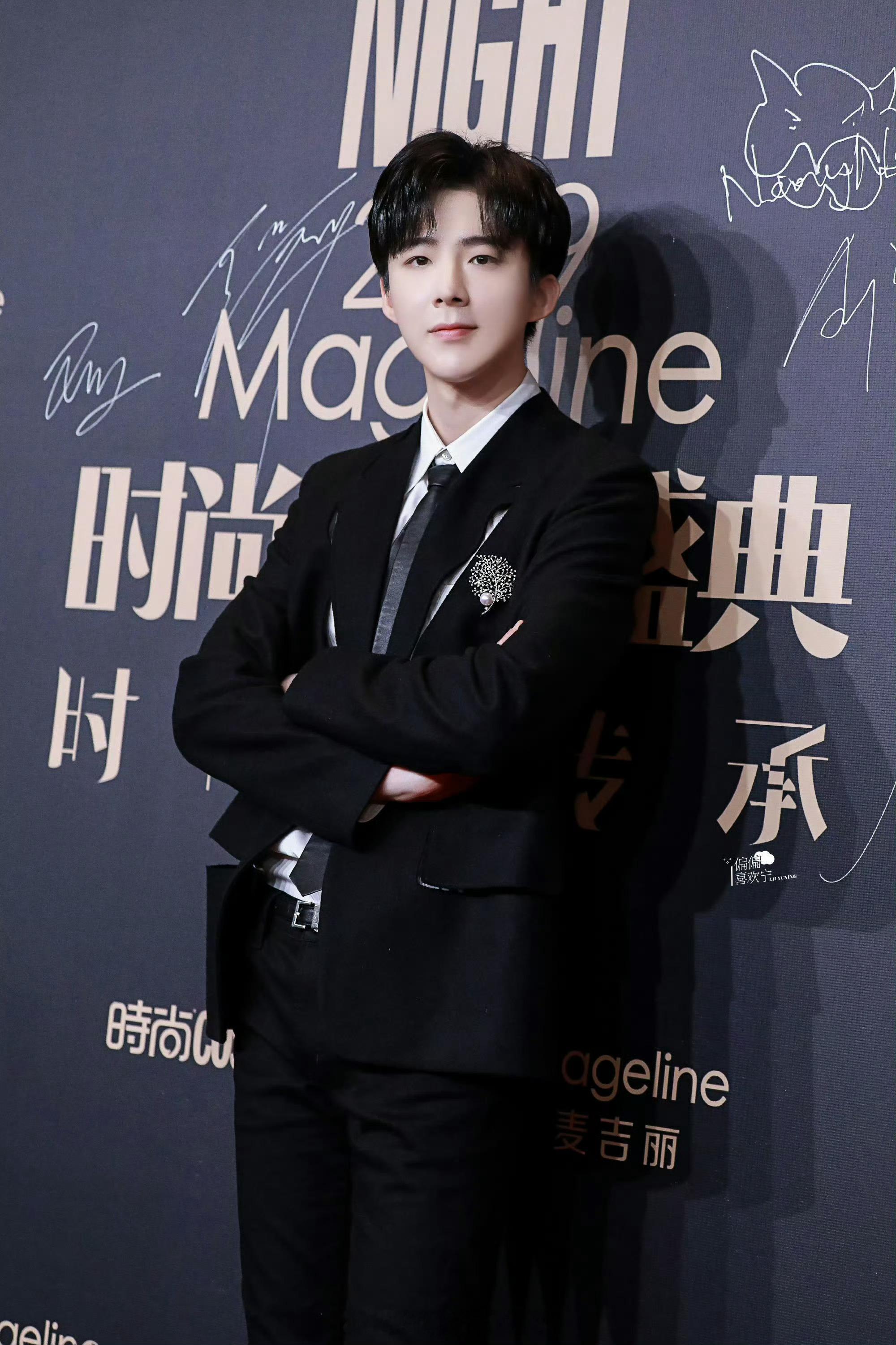 刘宇宁的2025巡演 🐾刘宇宁玫瑰丛生 🐾摩登兄弟 黑西装衬得气场直接拉满，