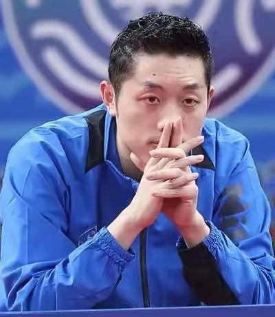 【许昕直言国乒内部很卷】他在采访/直播中直白点出国乒的竞争底色。队内没有真正的休