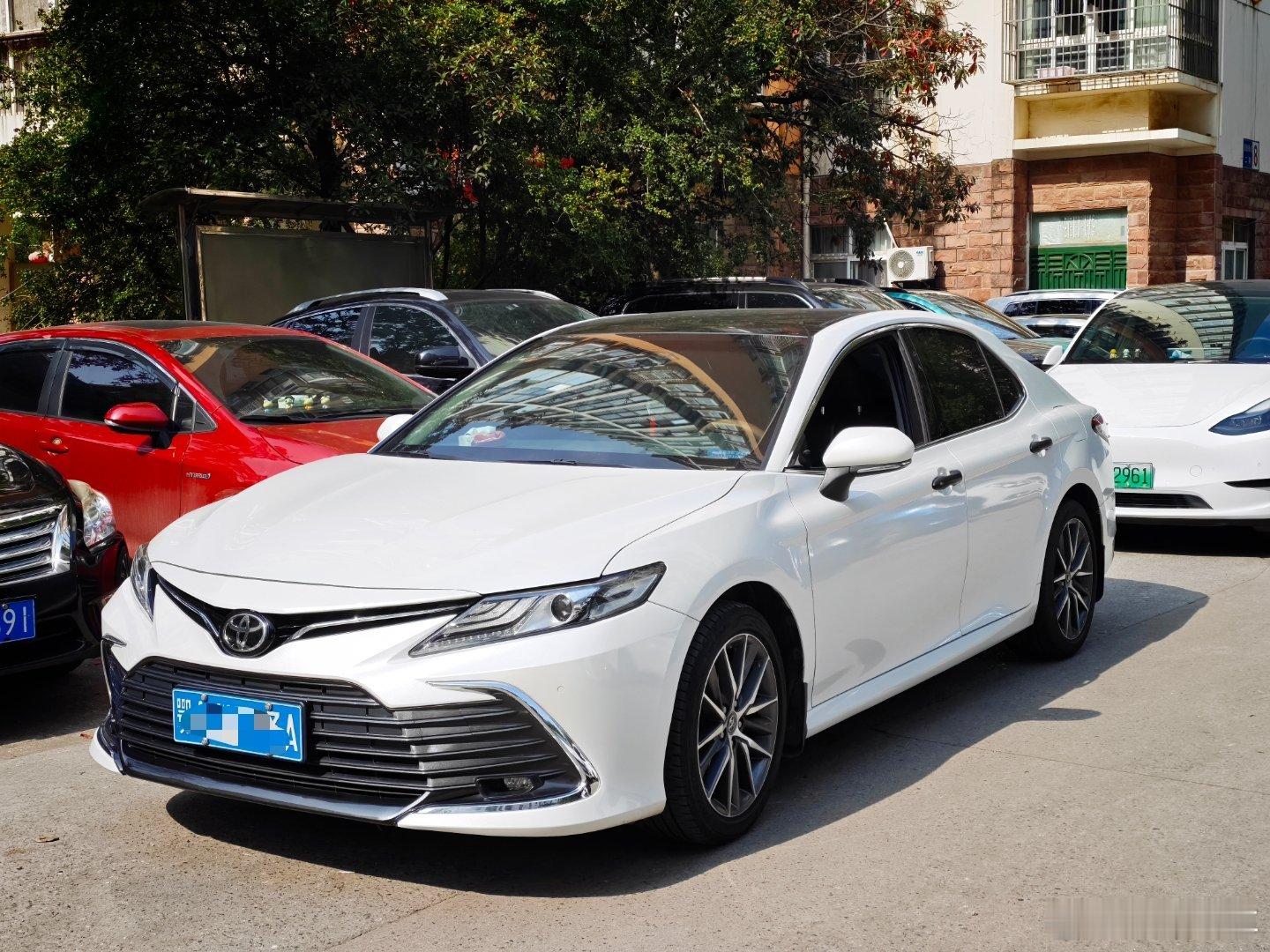 拿下我摩友的一手凯美瑞 卖车的原因有点搞笑 这车是他在部队的时候买的，每年也就开