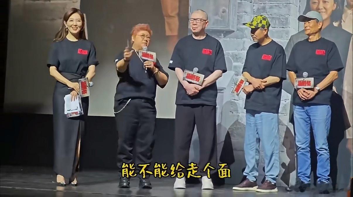 韩红 走个面儿流量飙升 韩红让两千万北京人走个面儿，把电影抓特务的第一波票房带起