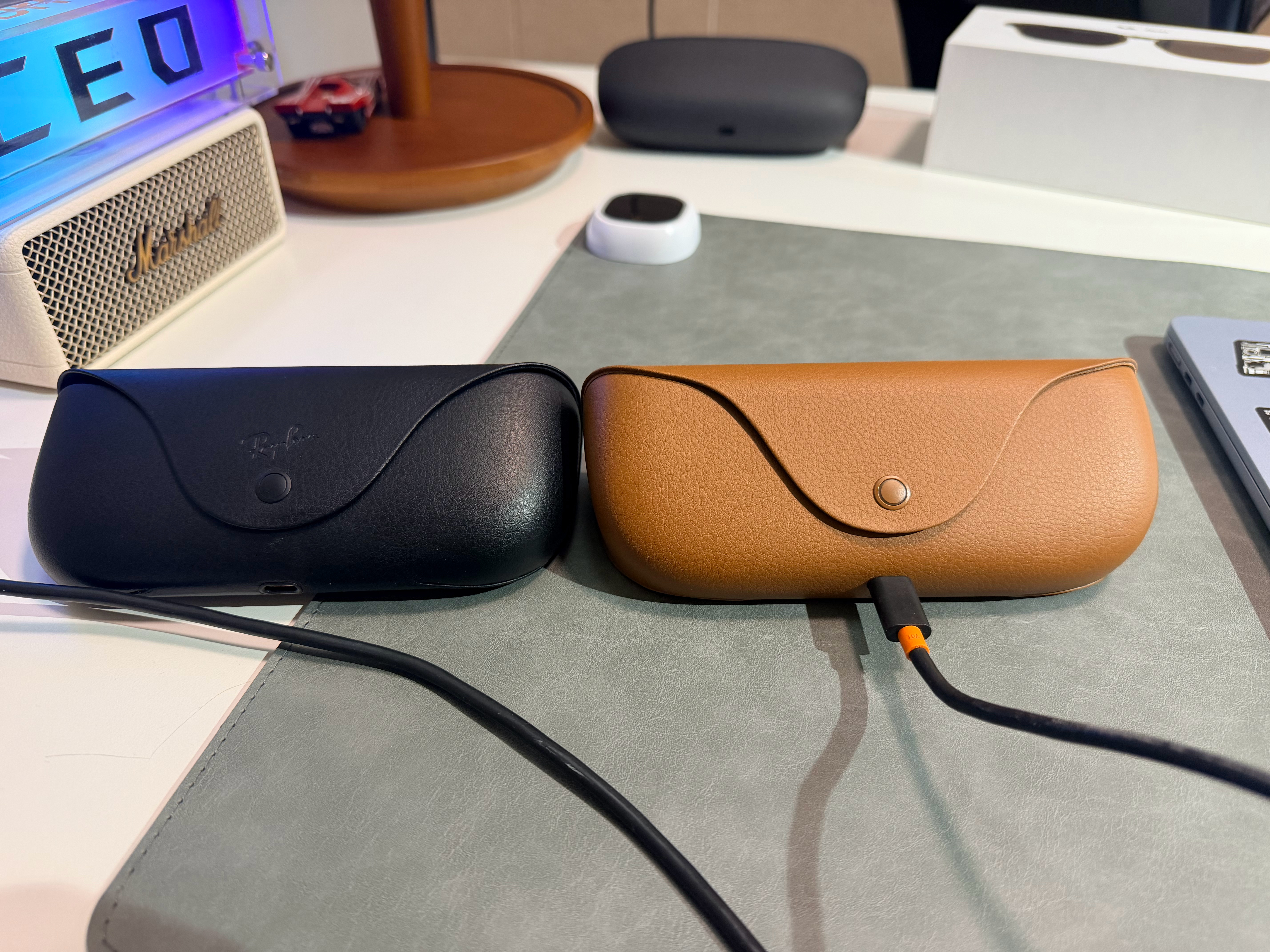 理想ai眼镜livis 和 Meta Rayban的眼镜盒是一个供应商吧不过，M