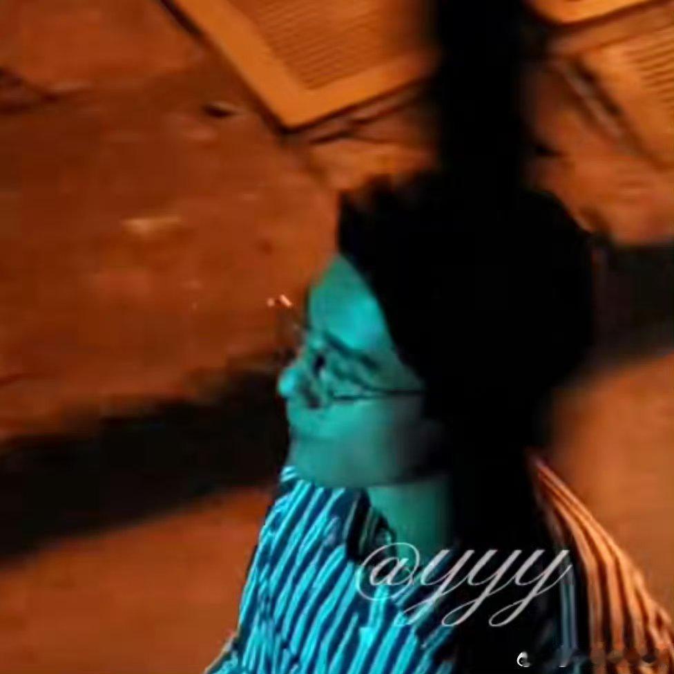 肖战《谍报上不封顶》任少白条纹衬衫路透，超绝侧颜女娲毕设，好帅！ ​ ​​​