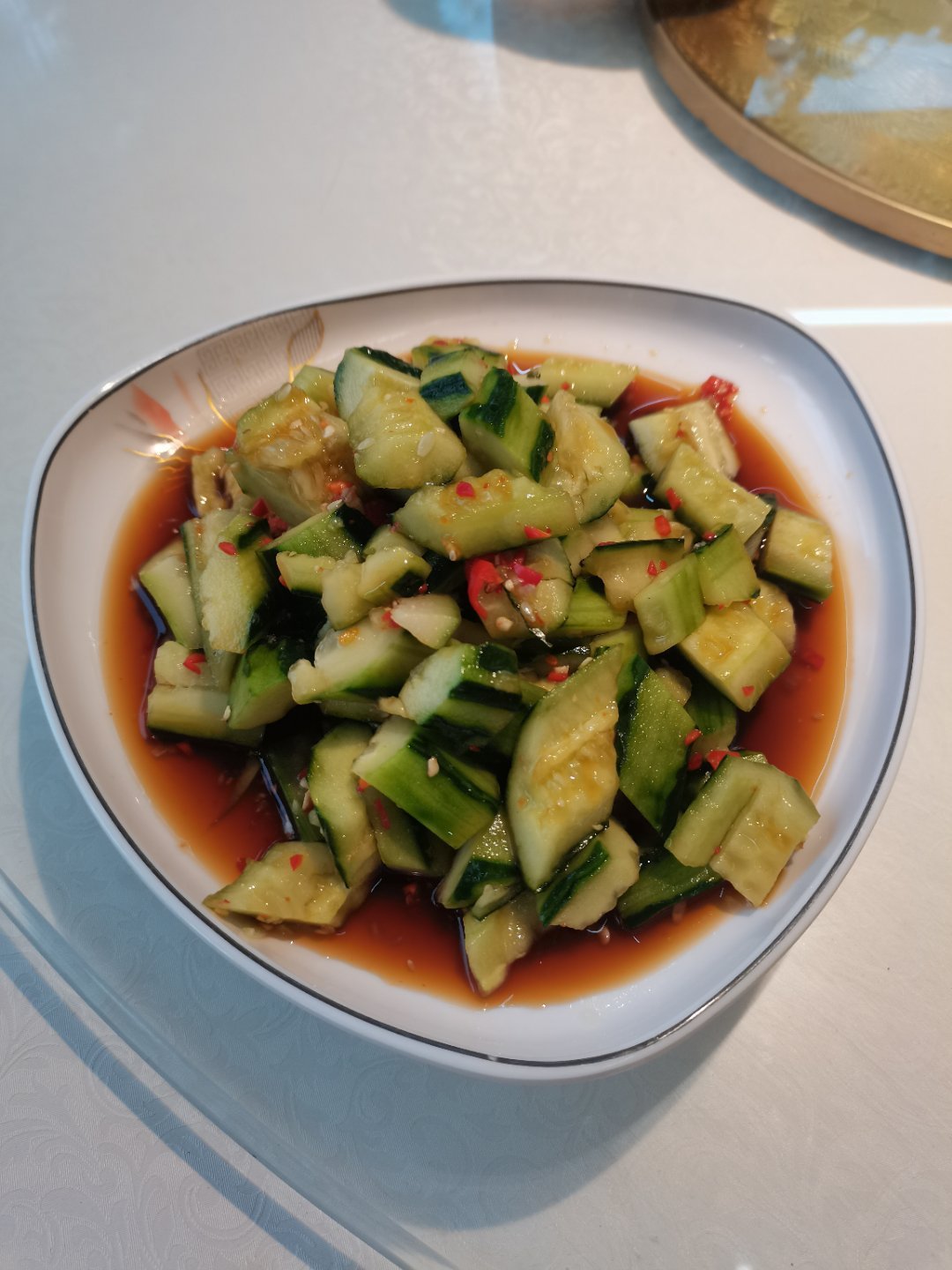 这个凉菜看上去还可以哟 