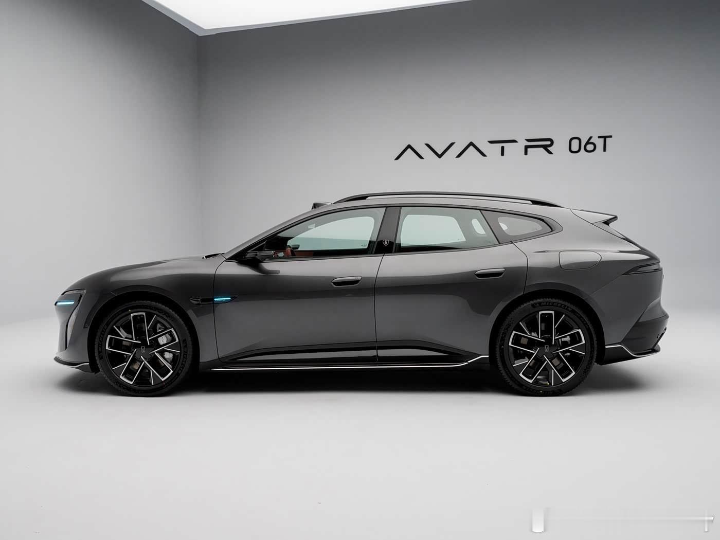 最近最想试的新车是阿维塔06T，标配后双电机的也是真少见，我很喜欢开后驱电车，只