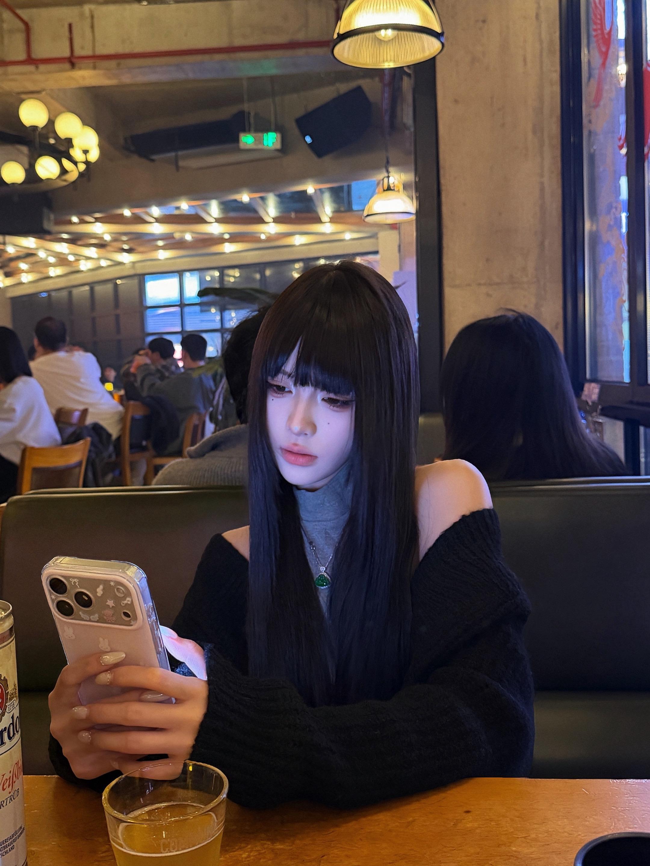 酒精能暂时忘记烦恼。
