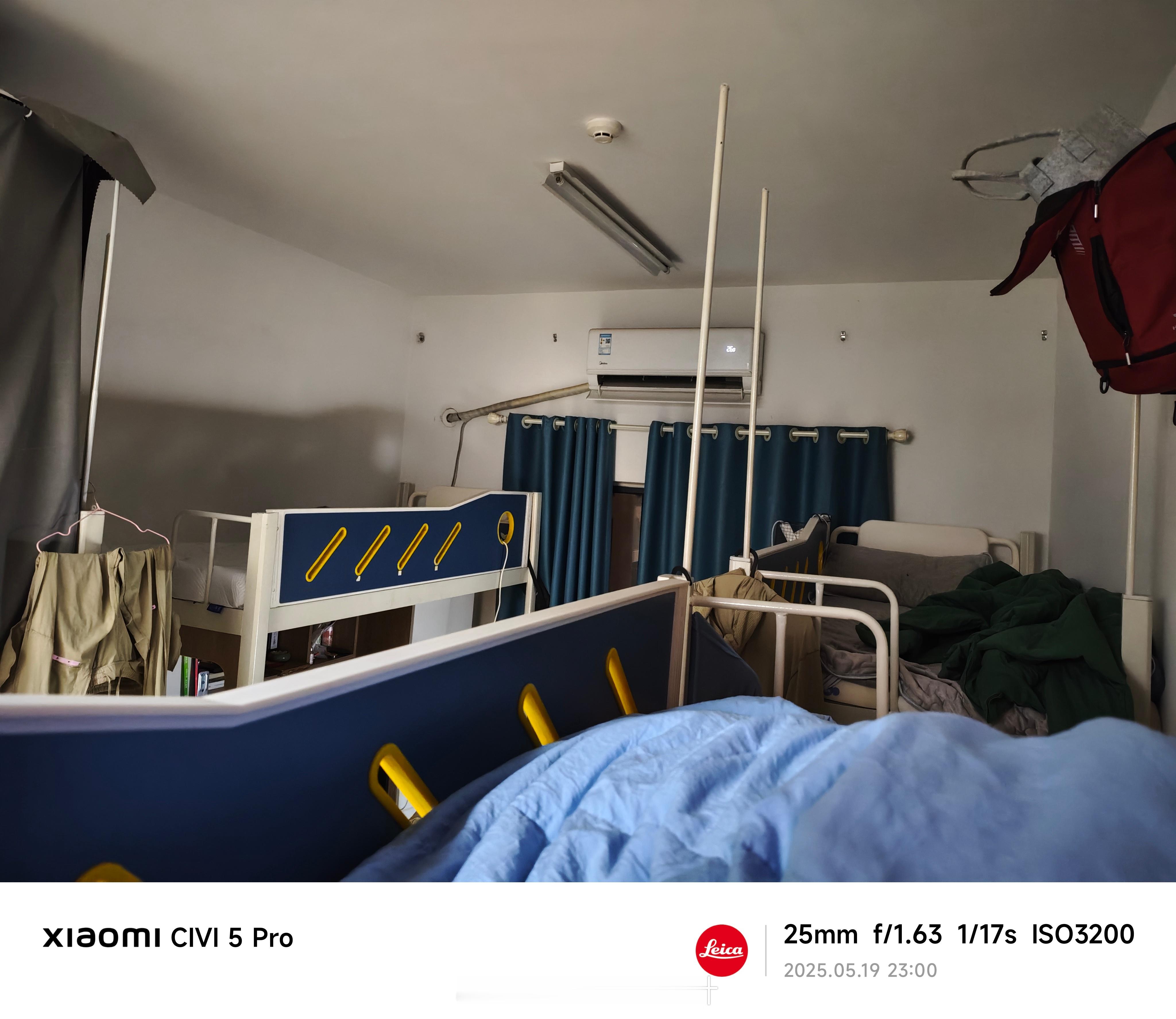 兄弟们我打一把和平精英就睡觉了啊。我主要怕今晚0:00收到999+女生给我发表白