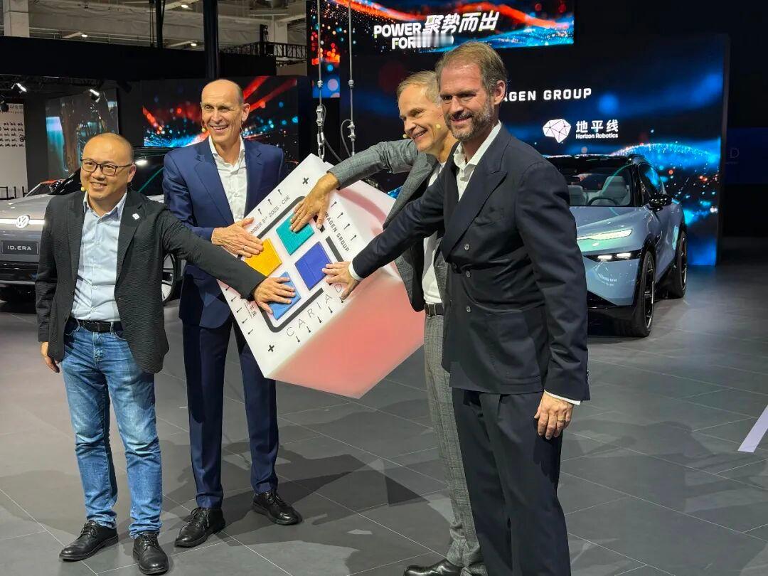 车市热门[超话] 2025年11月5日，在第八届中国国际进口博览会开幕当日，大众