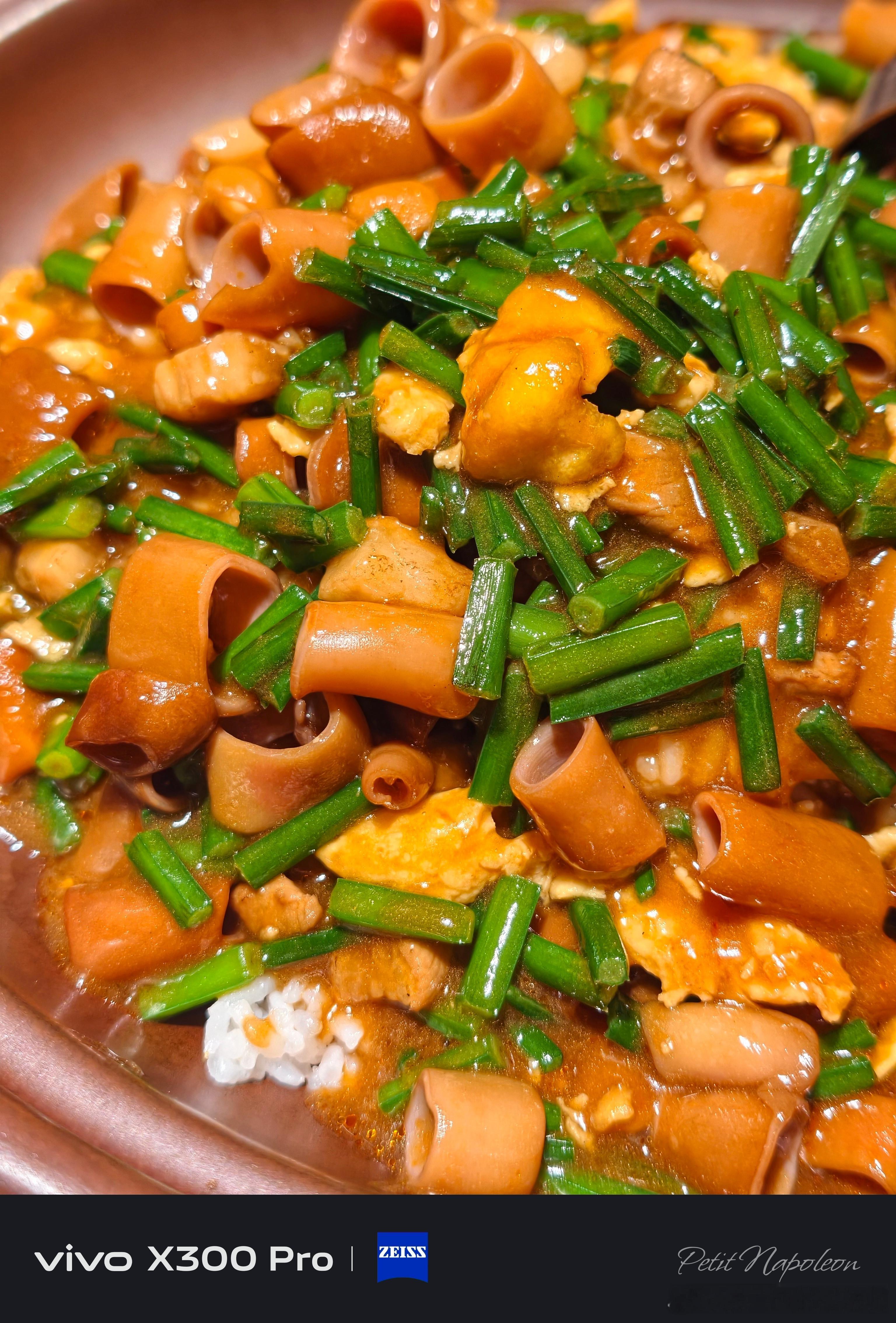 来了大连，怎么能不歹一顿海肠捞饭和焖子呢！太鲜了，血受！！！ 大连