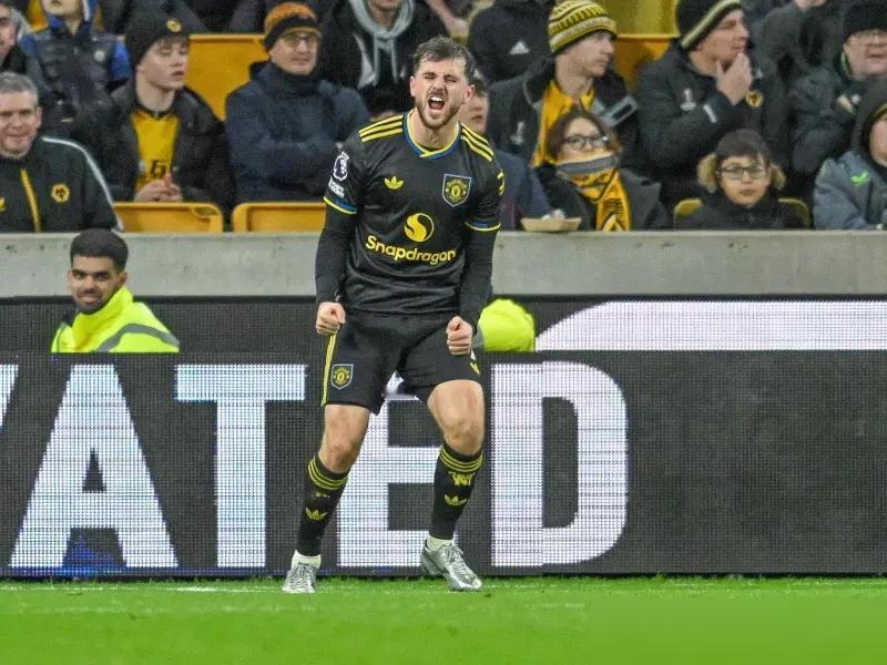 拿着几十万英镑周薪连躺几个月病床，主教练竟然还在镜头前把他供成活菩萨。你敢信，这