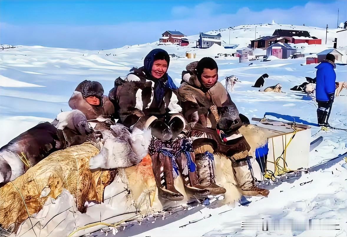 格陵兰岛上的因纽特人，长了一副中国人的面孔，这些因纽特人黑头发，黄皮肤黑眼睛，看