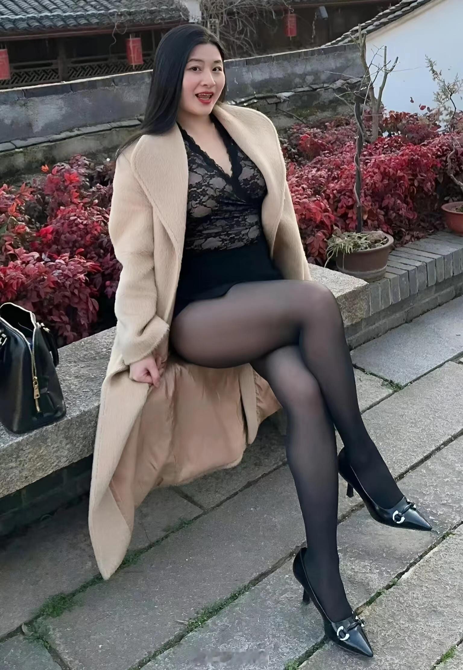 阿姨美拍专注街头黑丝三十年 ​​​