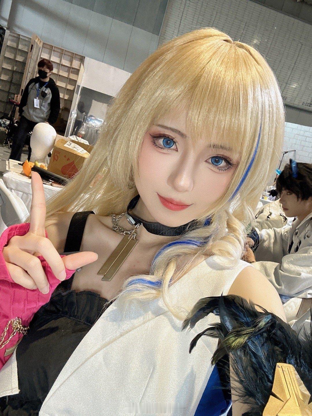 #崩坏星穹铁道[超话]##星穹铁道嘉年华##希露瓦# 哎嘿今天还在！ 还是希露瓦