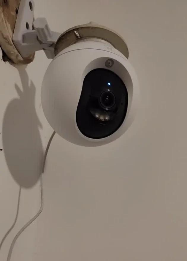 买了个家用摄像头萤石C6c
摄像头很清晰，三百六十度旋转，全覆盖，👀操作简单，