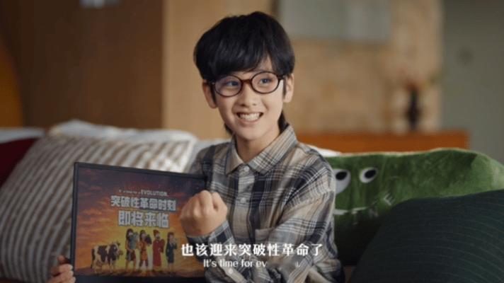 马斯克妈妈的营养课堂开讲了梅耶科普牛奶冷知识 代际沟通里的健康智慧！梅耶与少年聊