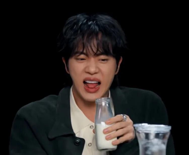 向左滑动看硕珍被辣到
辣屎小珍啦！！！！！ಠ⁠ω⁠ಠ
金硕珍 脱口秀和Ta的朋友