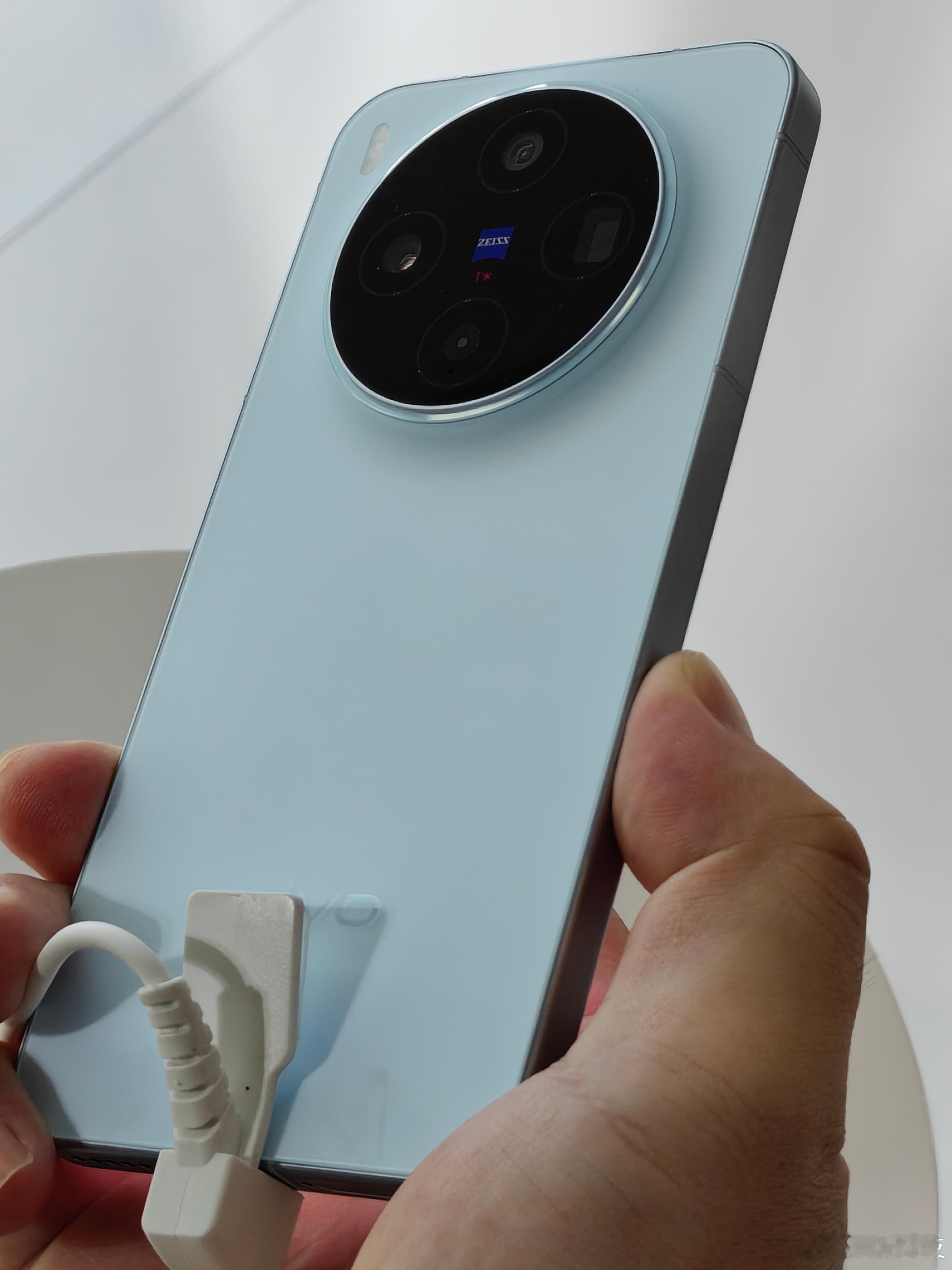 摸到梦中情机vivo X300了，如何？ ​​​