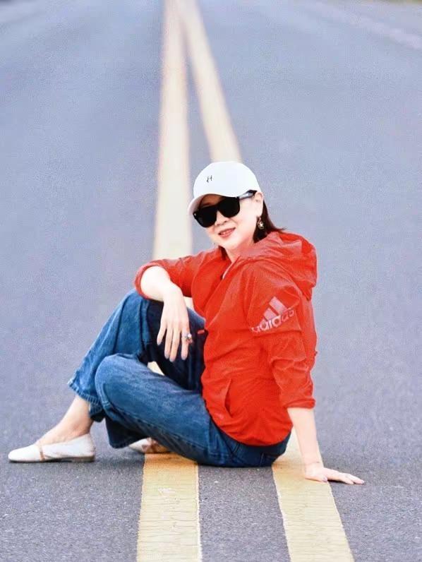 走过半生，淡然温和待人、温柔宽润待己，不慌不忙，自在安稳，把日子过得舒心坦荡。