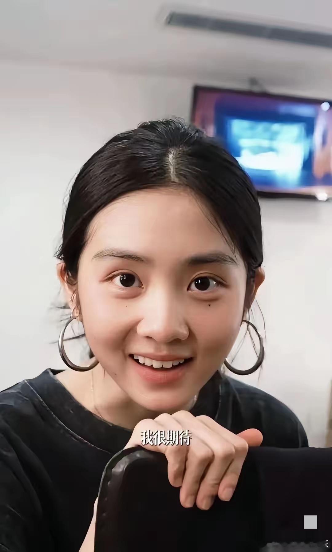 好羡慕黄磊，有这么漂亮的女儿。别的星二代都说颜值不如父母，只有多多是完全超越了父