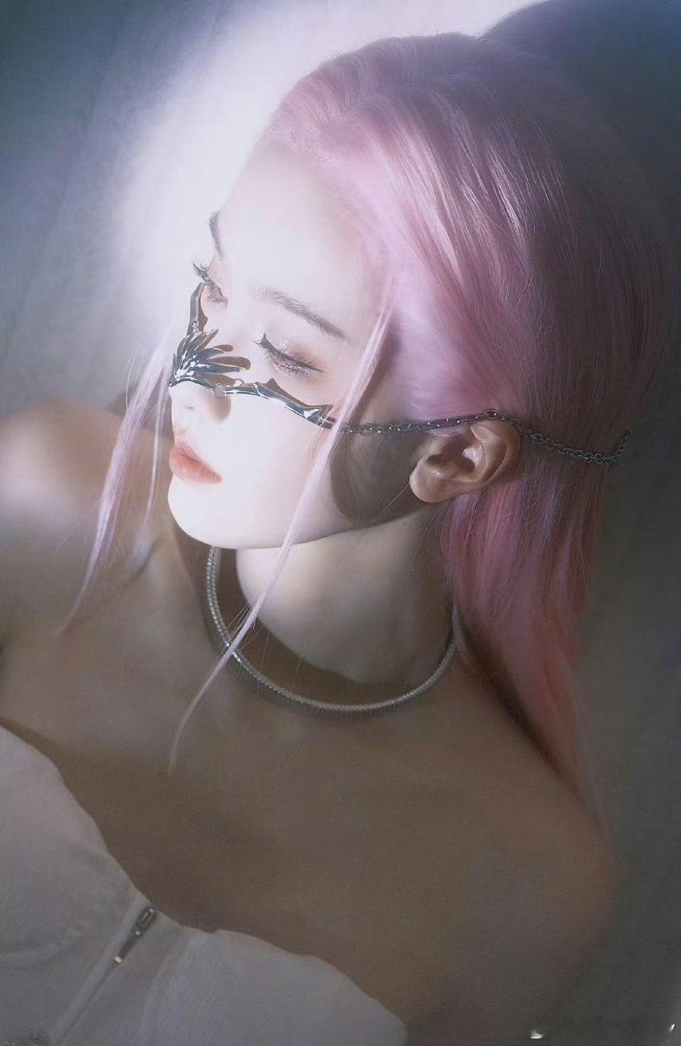 #陈都灵说不要给自己的人生设限#陈都灵她的经历就像一盏明灯，照亮了我们内心的迷茫