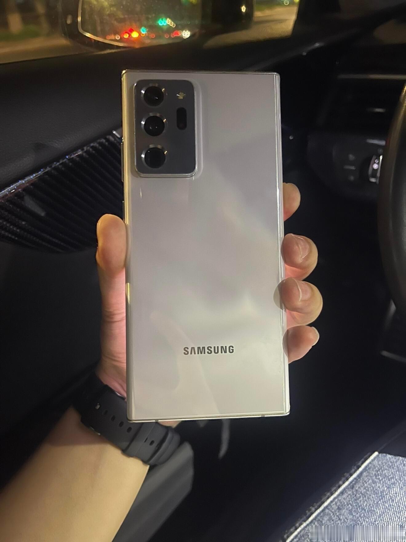 Note20 Ultra，不愧是当年的屏幕天花板。另外S Pen手写笔仍是独一档
