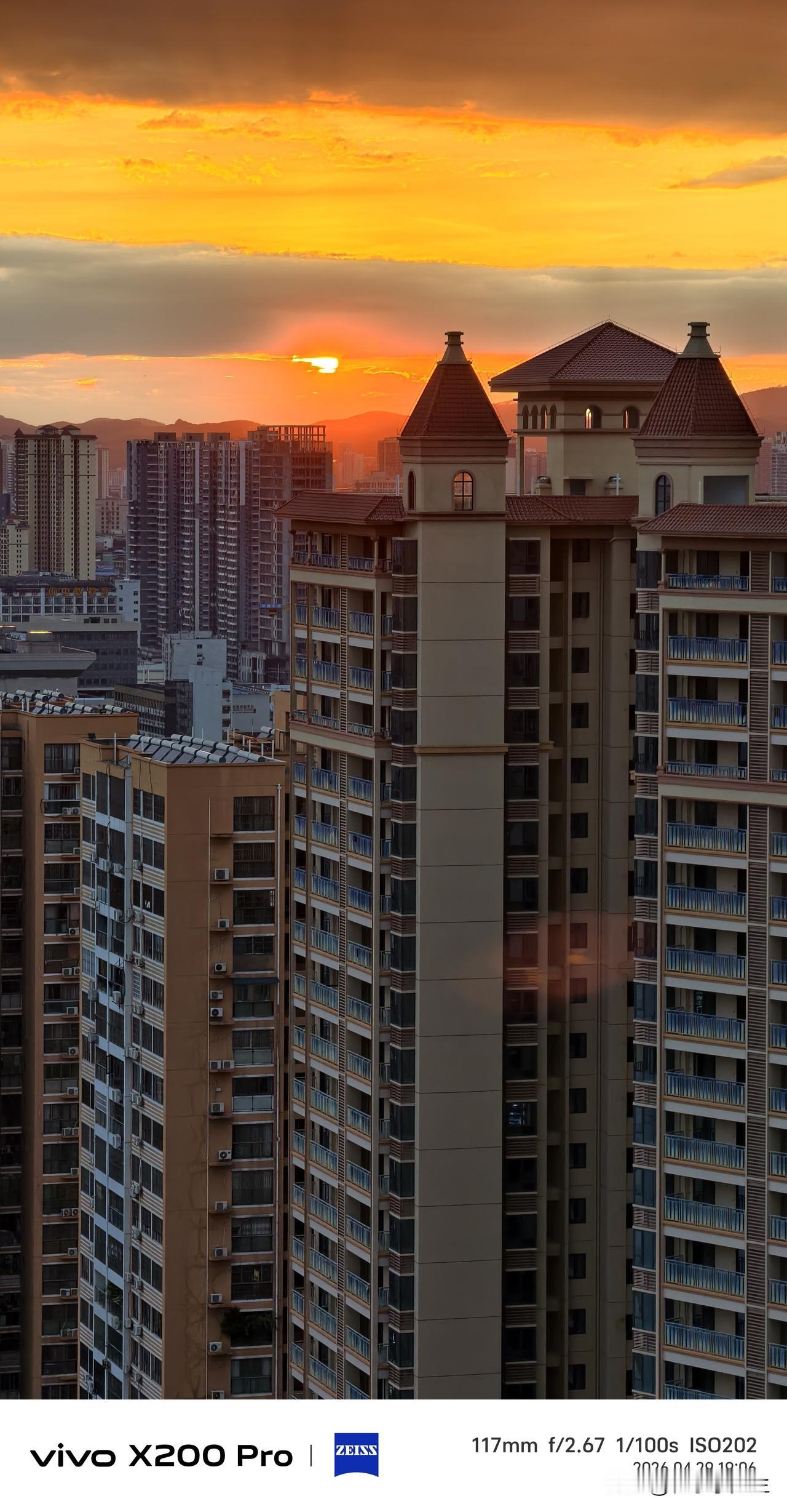南宁的天空又一次被沃柑浸泡