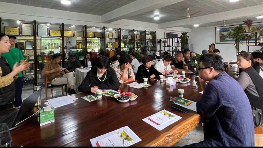 产业串珠成链激活台州乡村发展新活力康能山茶油深耕产业三十余年，此次活动搭建对接平