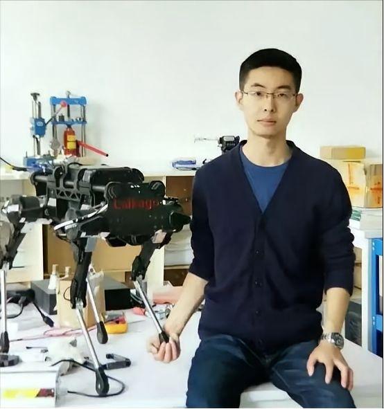 一觉醒来，浙江大学和上海大学都沉默了，当年王兴兴因英语差被浙大拒之门外，转而去了