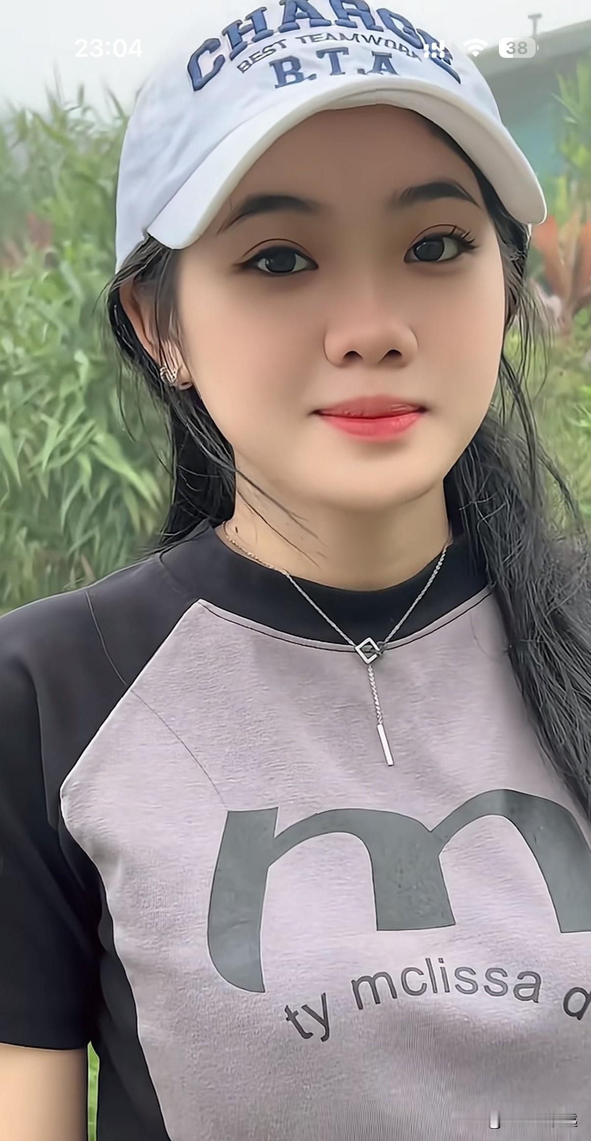 越南小表妹
今天看一下粉丝 16.3 万
有了明星范儿
因一首歌曲火了🔥
《想