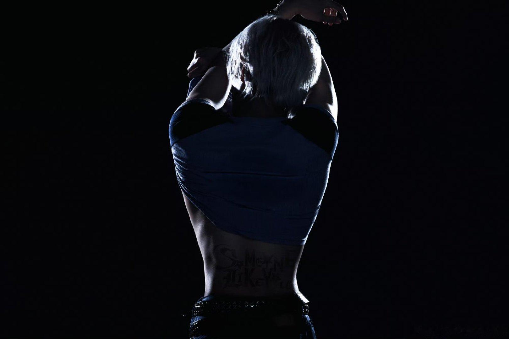 张真源把新歌名字画在了腰上张真源someonelikeyou预告张真源把新歌名字