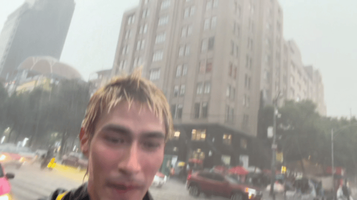 第一次见这么惨的米卡这么惨的米卡还是第一次见米卡：我要去墨西哥踢足球！老天爷：不