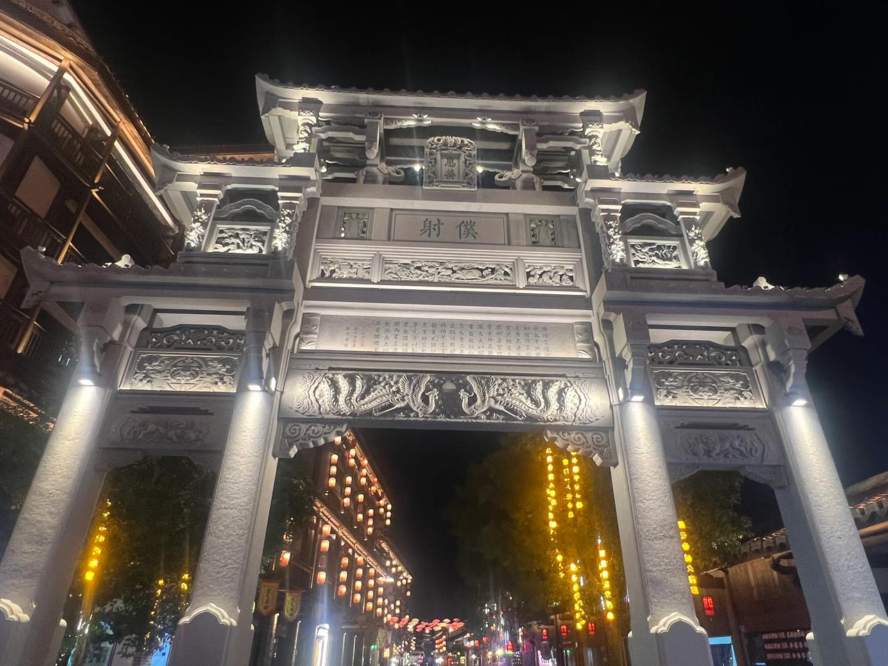 初次来到福建省莆田市，对这里印象非常好！这里真是山清水秀的好地方，很多楼房依山而