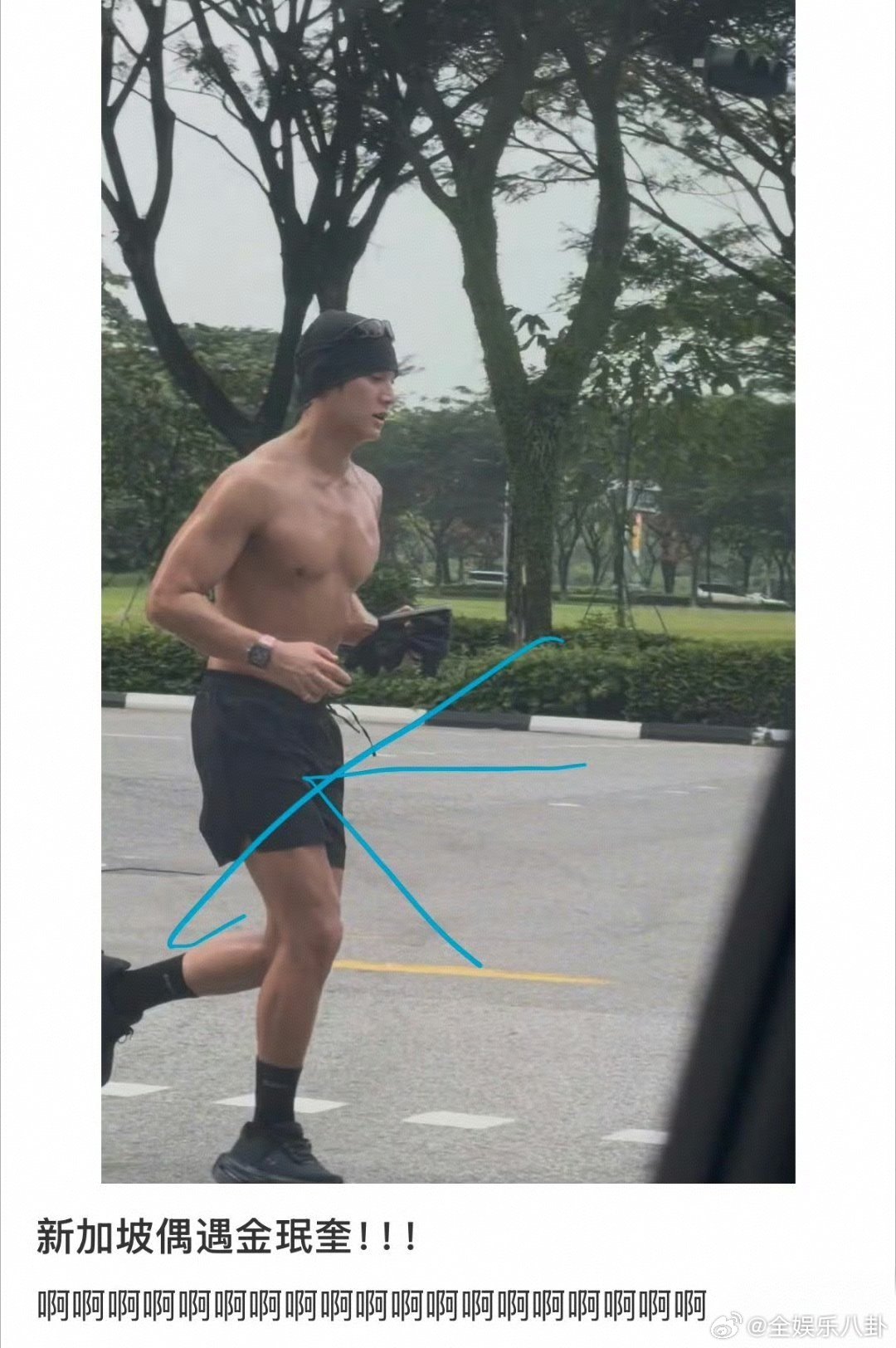 新加坡偶遇金珉奎 新加坡的街头因为金珉奎而变得更加闪耀！生图里的他状态完美，身形