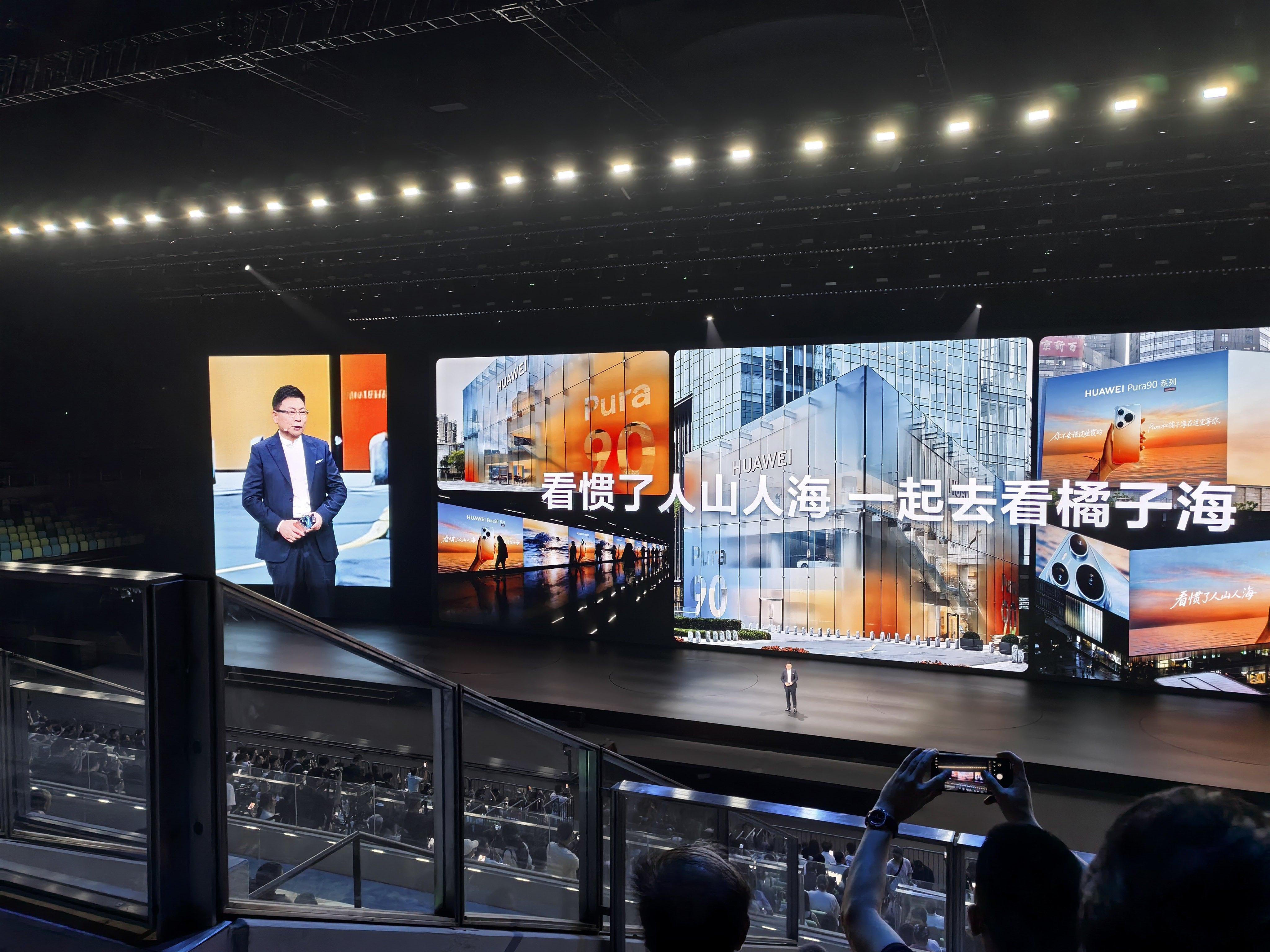 橘子海是一种自然景观，翡翠湖和霞光紫也是