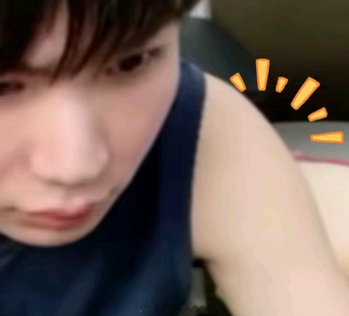 一只很在意狸妹们评价的狸。说他的头发像旺仔他戴帽子直播，说他🦊毛就飞速做了腋下