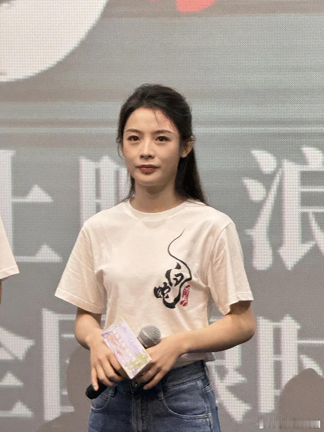 百花奖特别展映[可怜][可怜]陈丽君姐姐绝了，这状态真的是很抗打！ ​​​