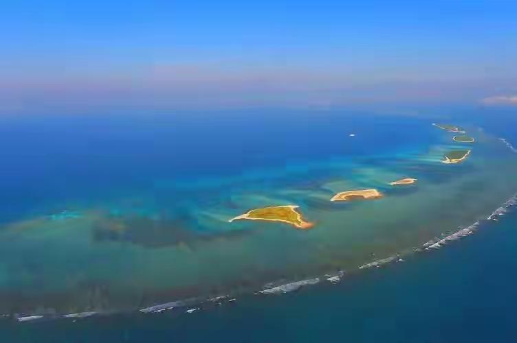 南海宣德群岛附近，中国一座30平方公里的超级人工岛，已经初具模样了。这是规划中的