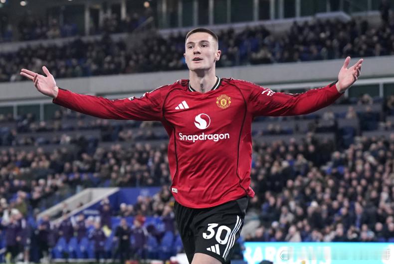 曼联前锋舍什科在接受天空体育采访时表示，B费表现出色应该当选本赛季的英超最佳球员