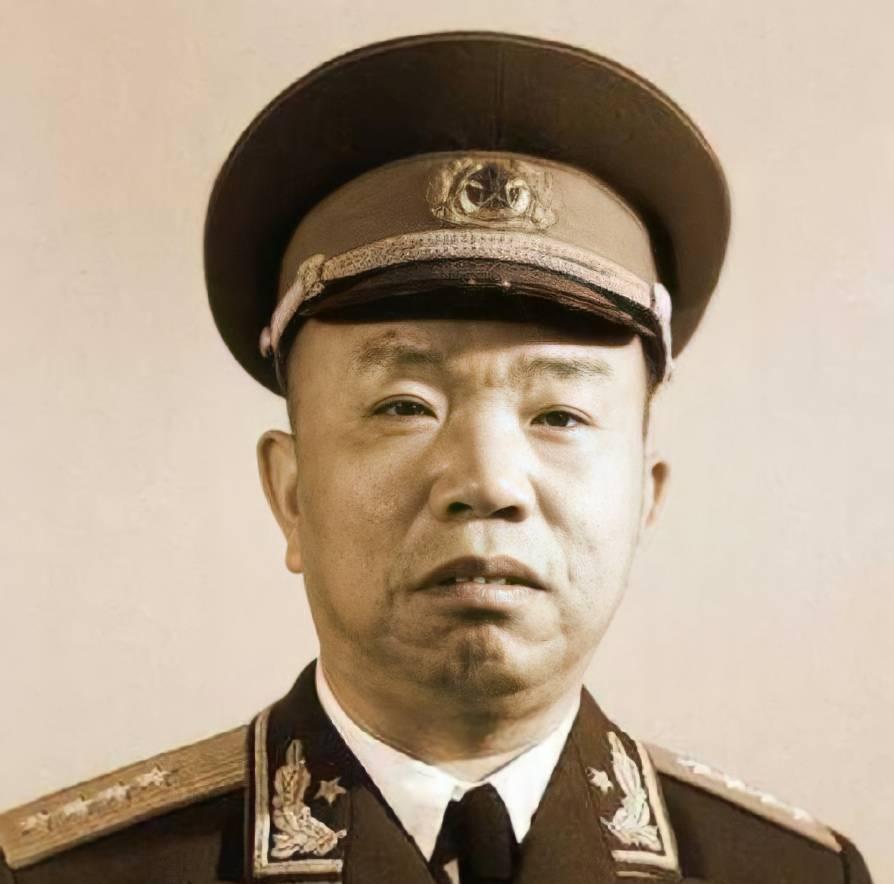 年幼丧母的王树声回乡探亲，见到一位老妇人当场跪拜，高呼：娘，我终于回来了！
19