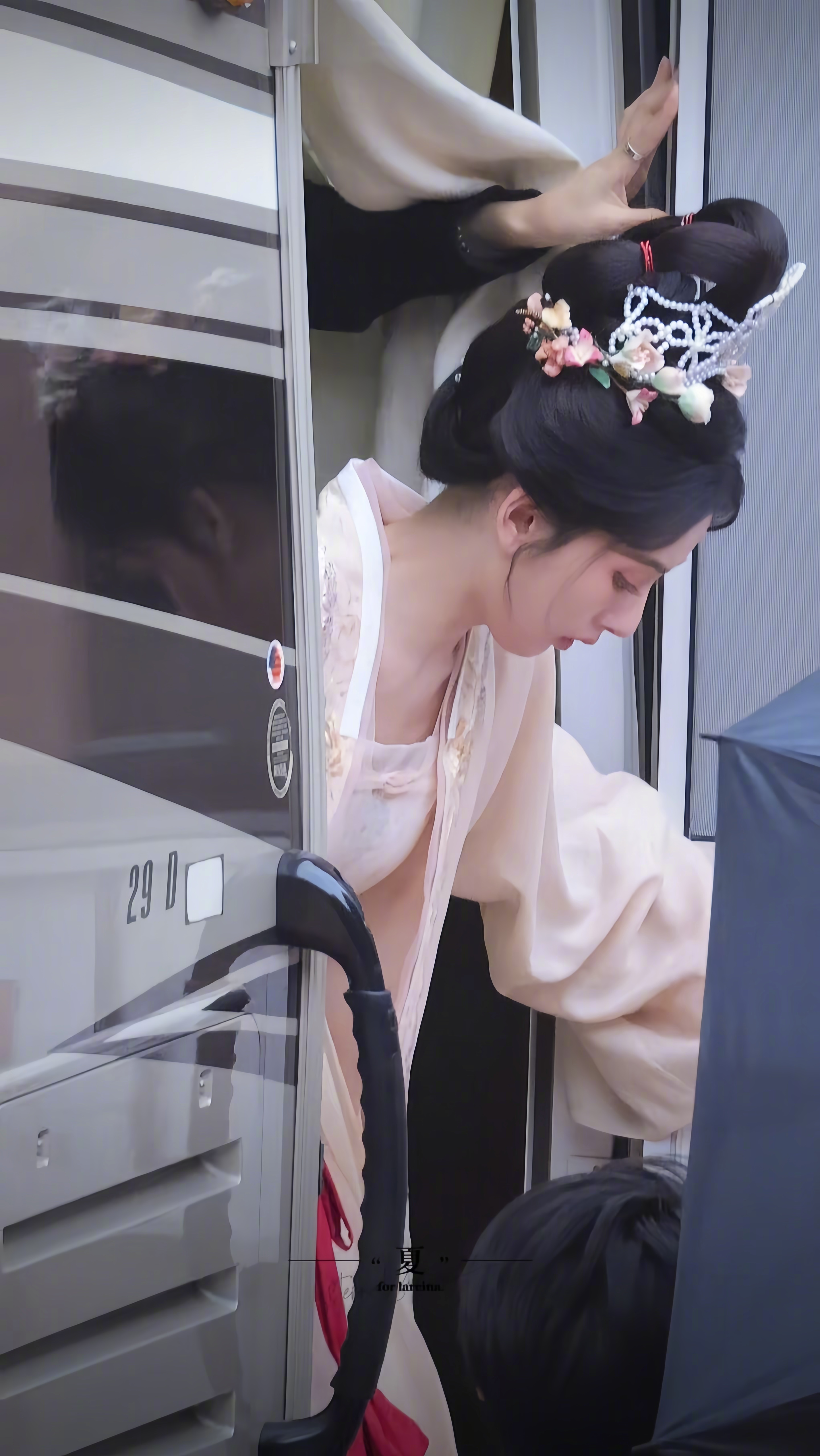 司宫令 开拍首日宋祖儿 ✘ 吴蒖蒖 两套宋制出妆梳化：佩佩｜服装：艾闻 