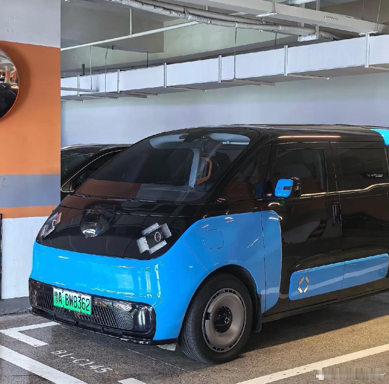 这是什么车？看着好像内部园区里面的摆渡车呀[允悲][允悲][允悲]，但还不是它上