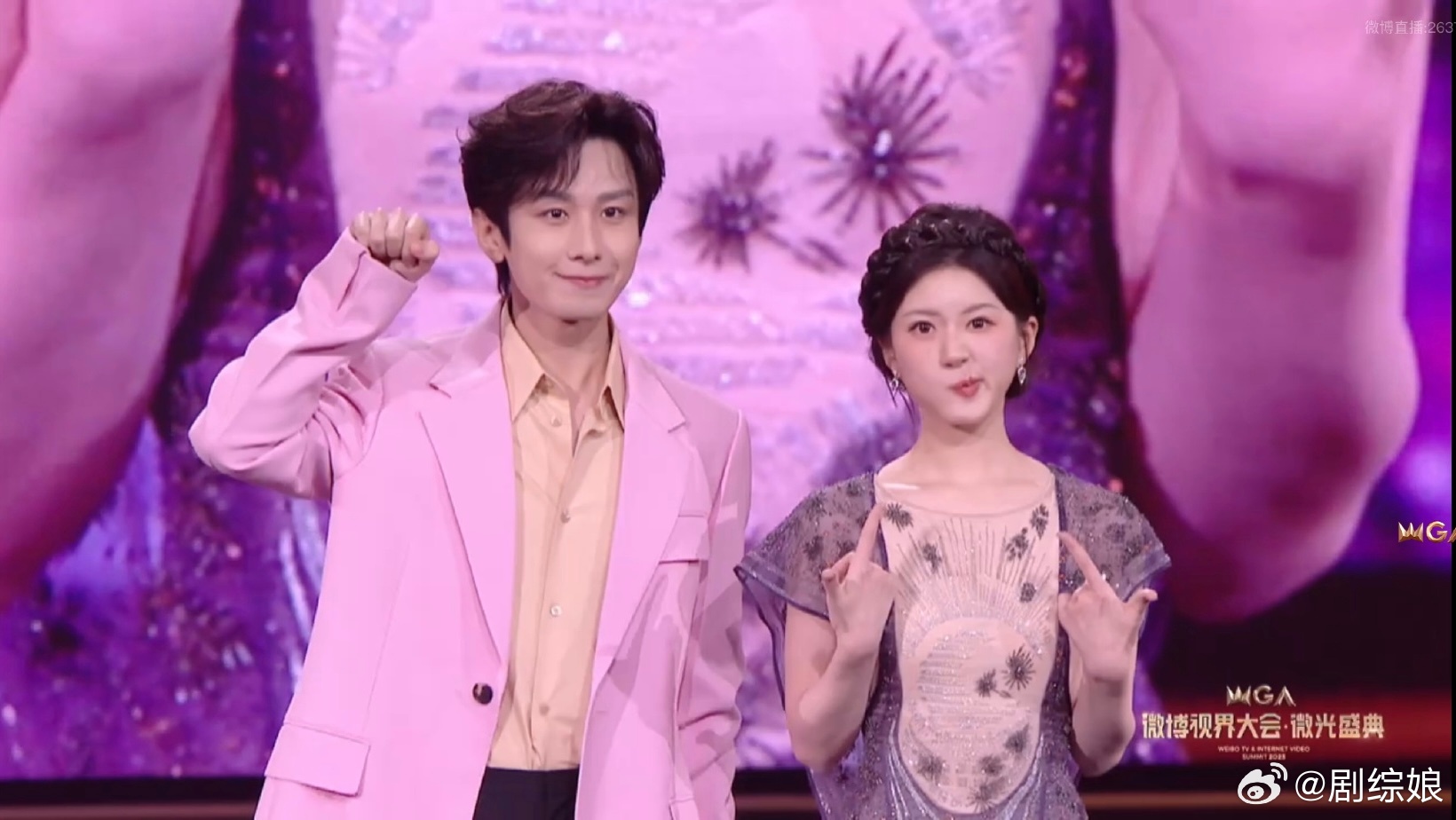 #成毅赵露思在线卖萌#第一次get到这两人 ​​​