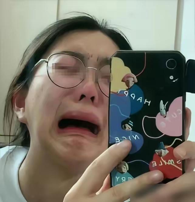 身边不少刚上大学的妹妹算过账，按她的吃法一个月饭钱1080其实真不算少，我当年上