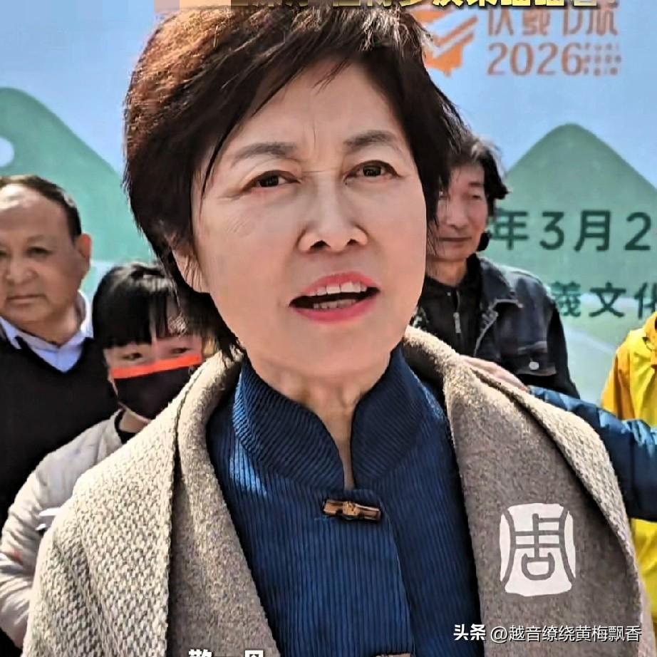 敬一丹来到周囗伏羲参加书展，连连感叹来的太晚了，并表示周囗深厚的文化底蕴值得多次