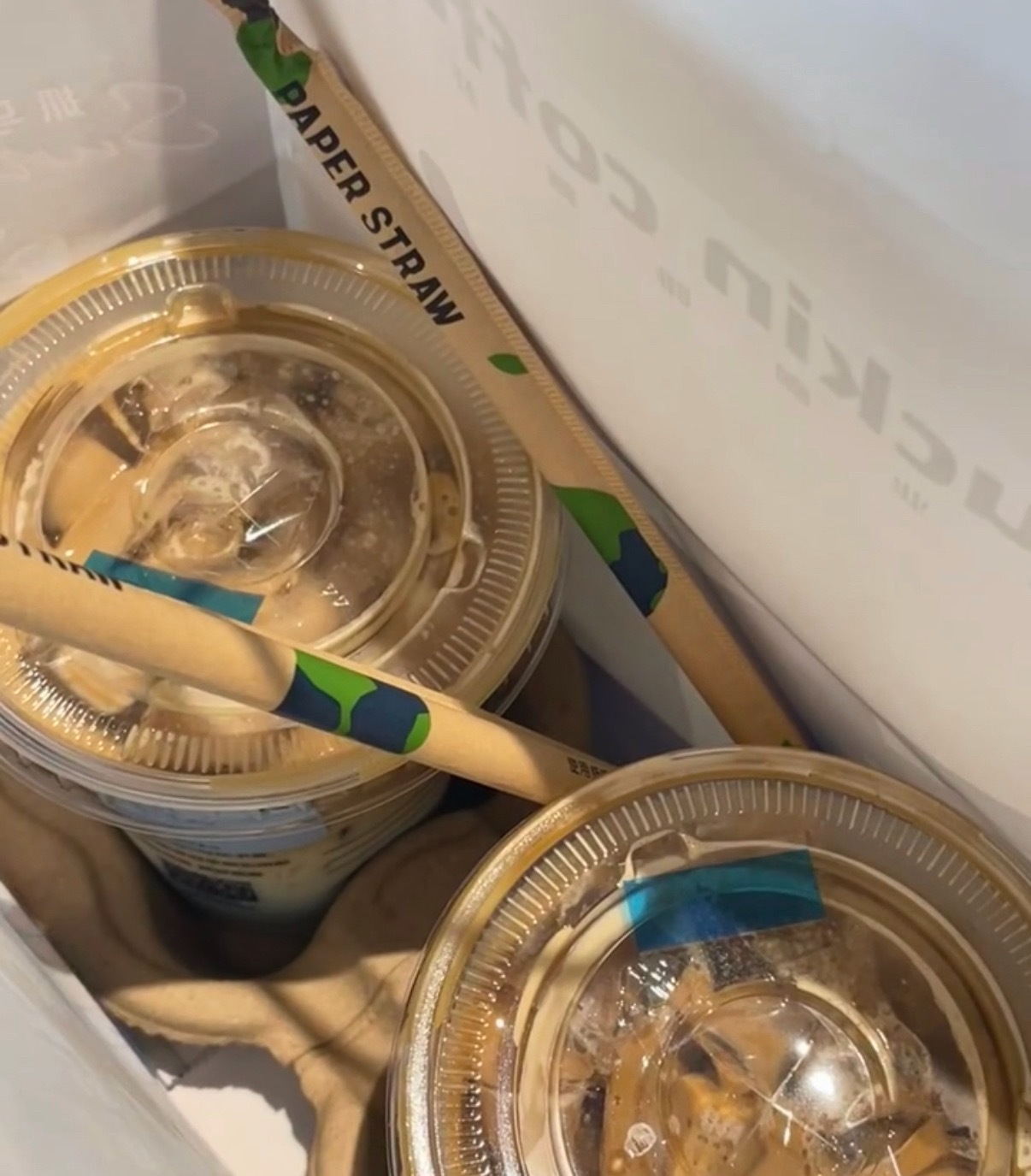 如何正确请同事喝奶茶职场奶茶社交避雷指南！分清场合、尊重口味，不勉强、不铺张，恰