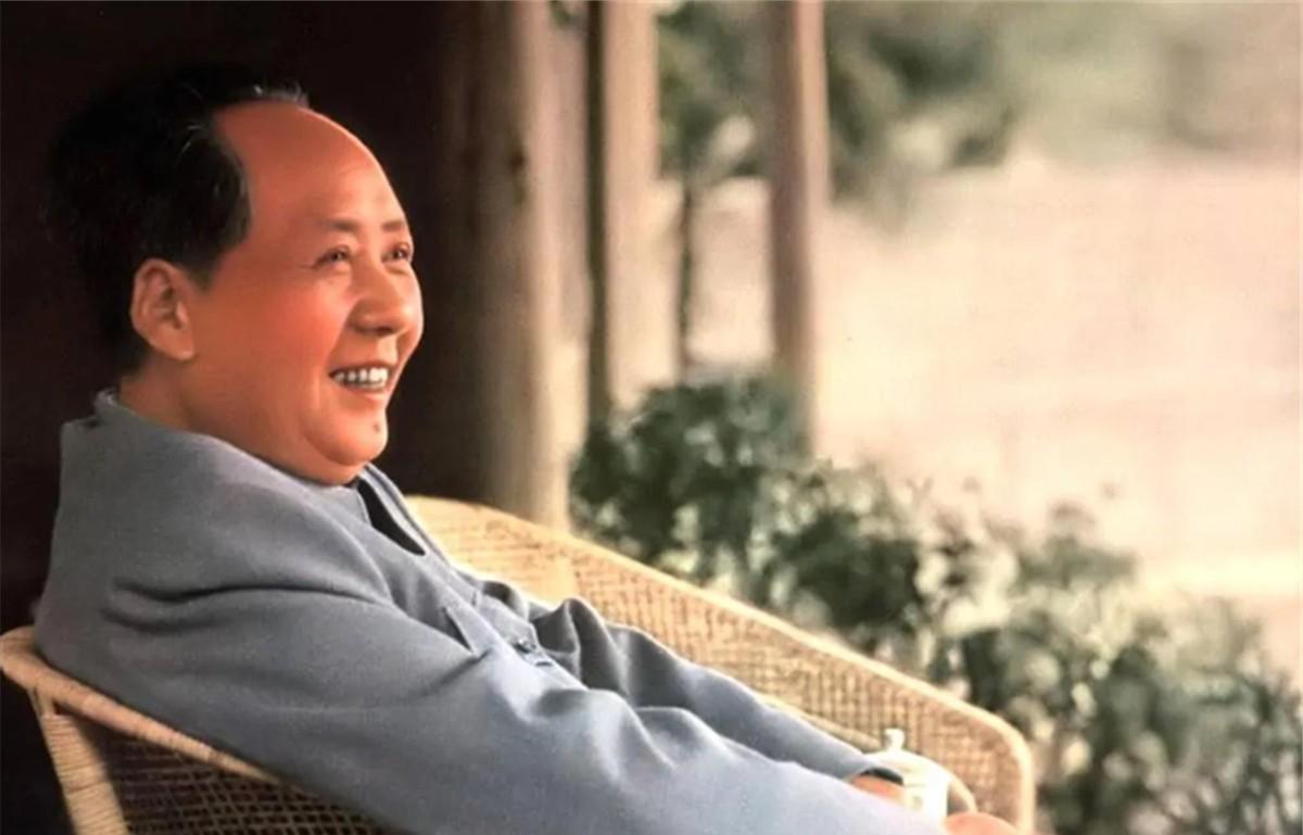 1954年毛主席三次参观故宫为何总是在城墙外徘徊却没有进去？背后原因令人敬佩
1